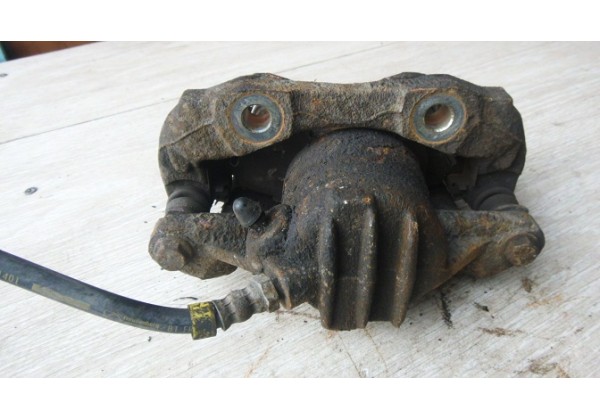 Суппорт передній правий Peugeot 206, 207, 208, Partner, Citroen Berlingo, Xsara Picasso, 4400R7, 441068, 9664465080